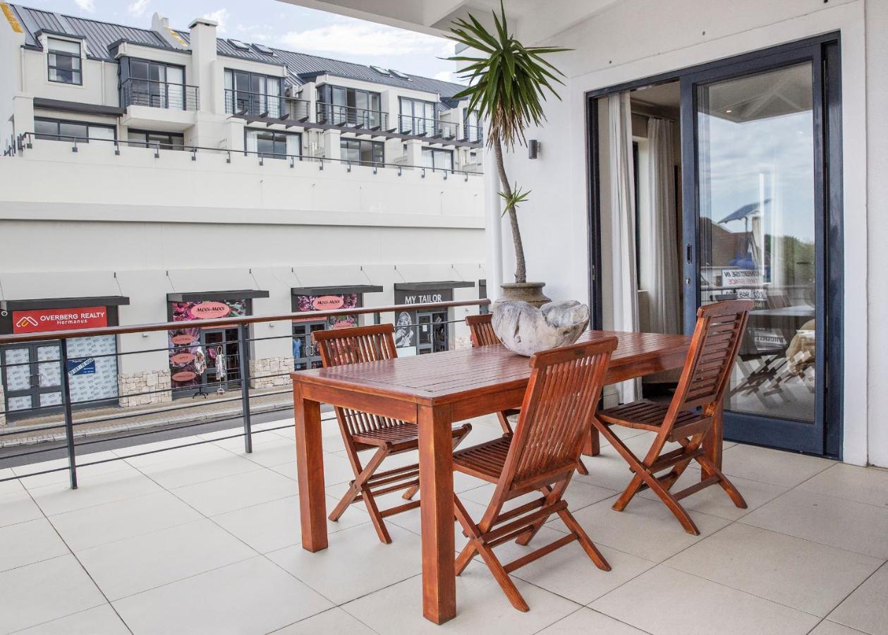 Marine Square Luxury Suites Hermanus Extérieur photo